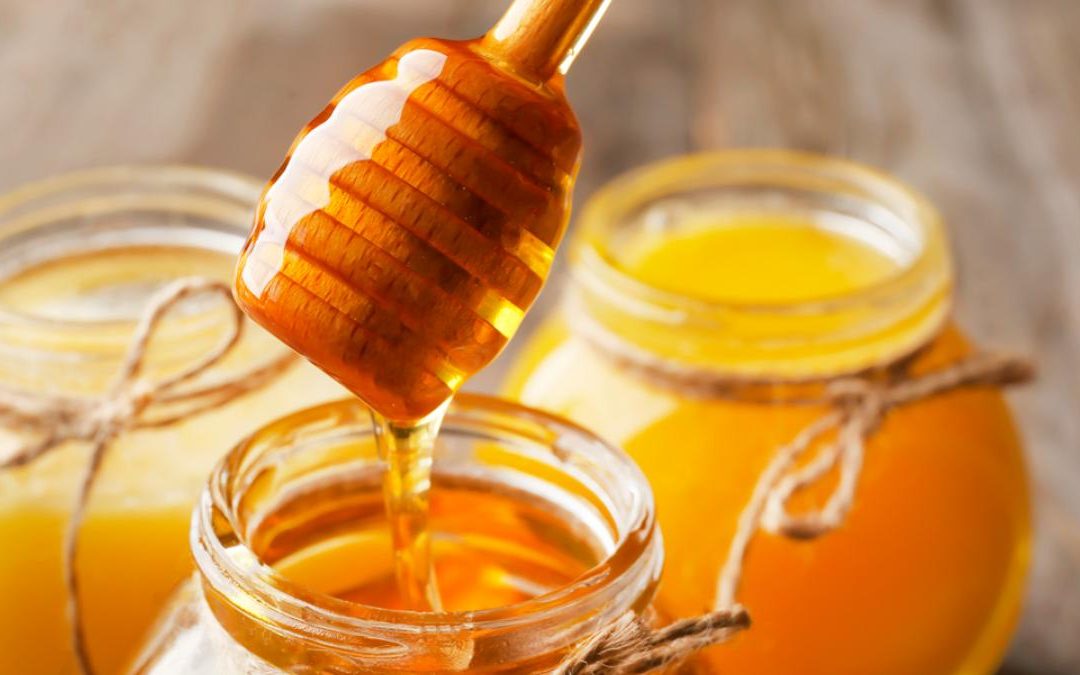 La Dulce Maravilla de la Naturaleza: Explorando los Beneficios y Usos de la Miel.